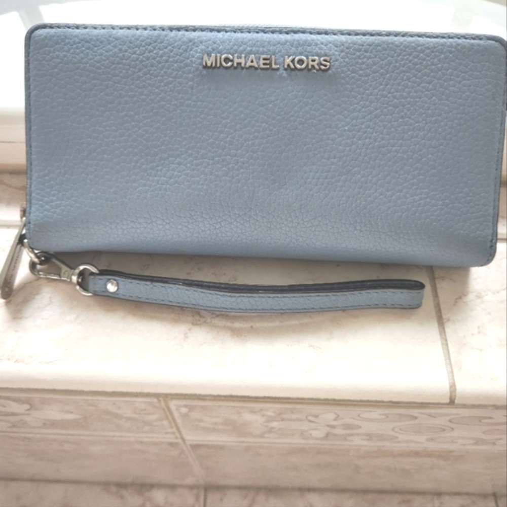 MICHAEL KORS  Large Pebbled Leather Continental Wallet Pale Ocean